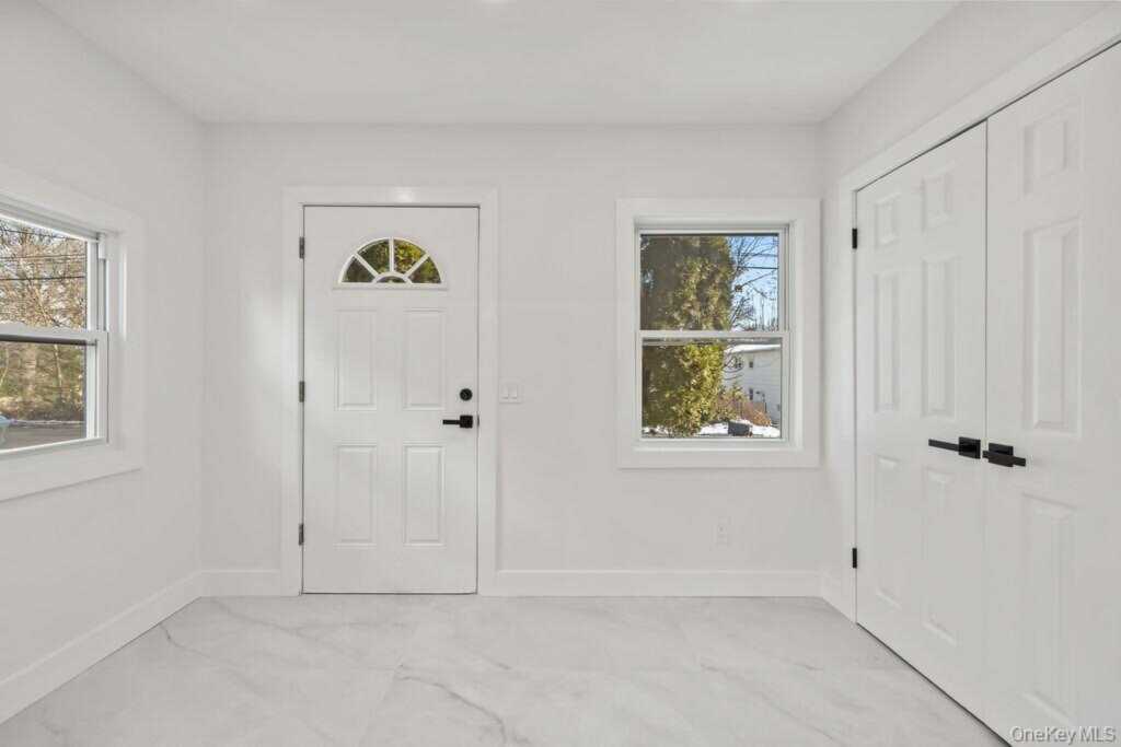 18 Anna Street, Nyack, NY 10960 - Photo 3 of 31