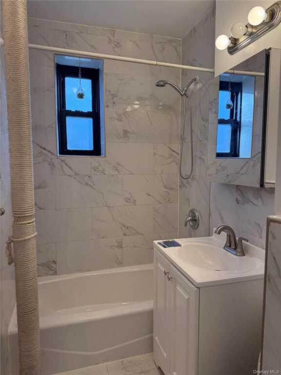 110 Stonelea Place, Unit #1B, New Rochelle, NY 10801