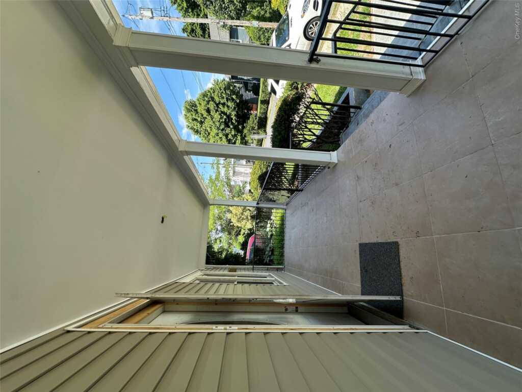423 Hinman Place, Rye, NY 10543 - Photo 4 of 31