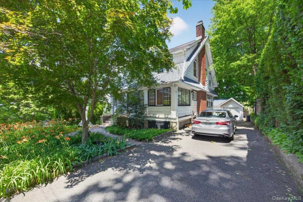77 Irving Place, New Rochelle, NY 10801 - Photo 2 of 33