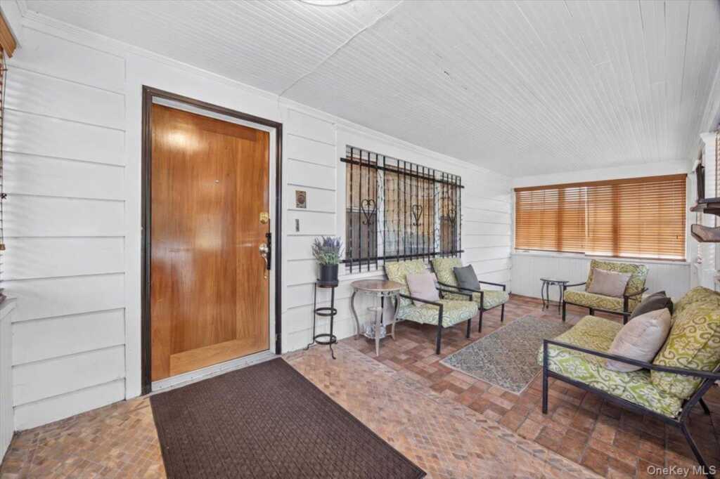 77 Irving Place, New Rochelle, NY 10801 - Photo 3 of 33