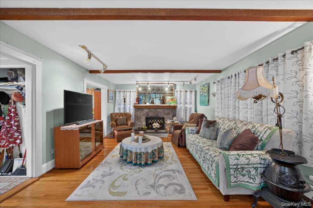 77 Irving Place, New Rochelle, NY 10801 - Photo 4 of 33