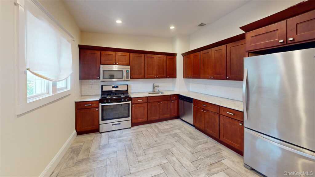 5 Wayne Avenue, Suffern, NY 10901 - Photo 4 of 9