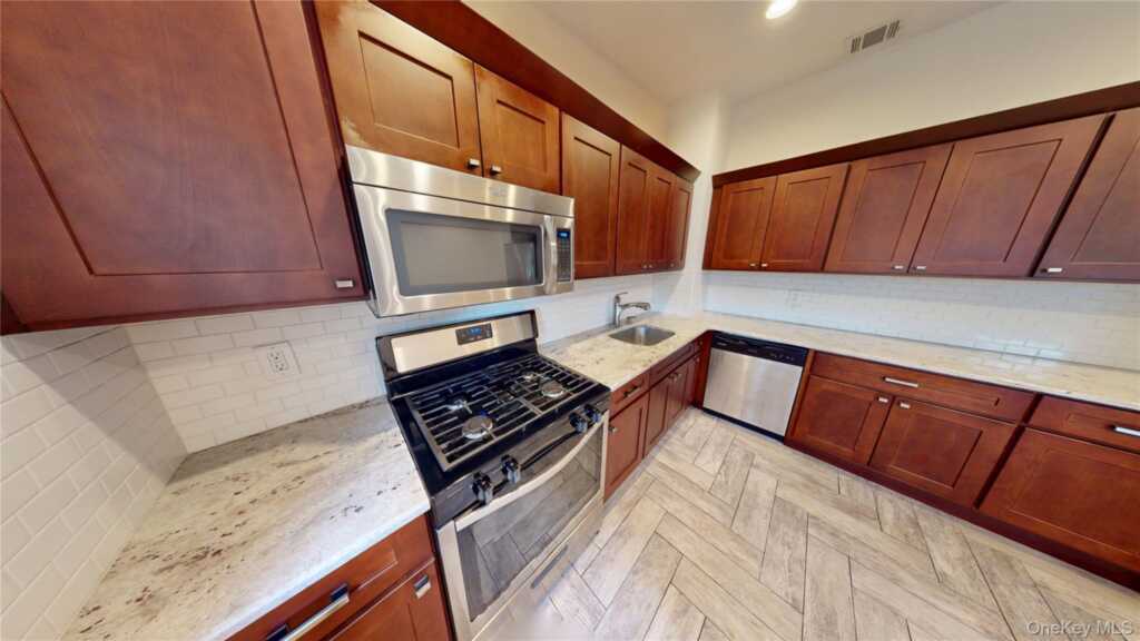 5 Wayne Avenue, Suffern, NY 10901 - Photo 5 of 9