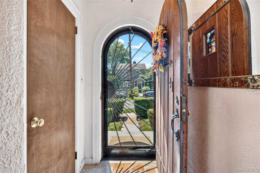 41 Green Place, New Rochelle, NY 10801 - Photo 10 of 50