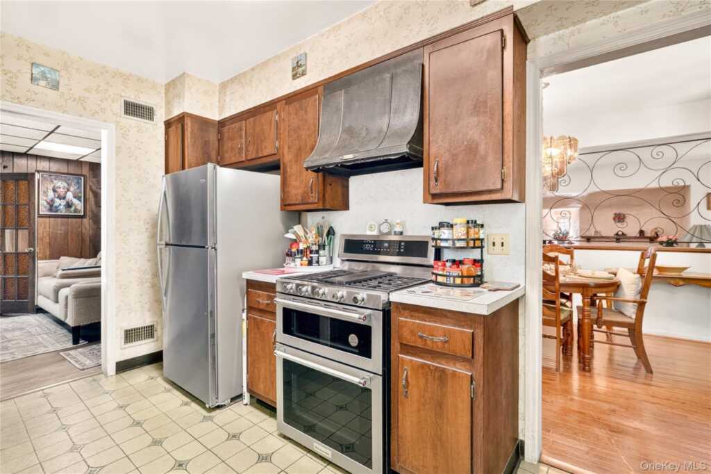 41 Green Place, New Rochelle, NY 10801 - Photo 20 of 50