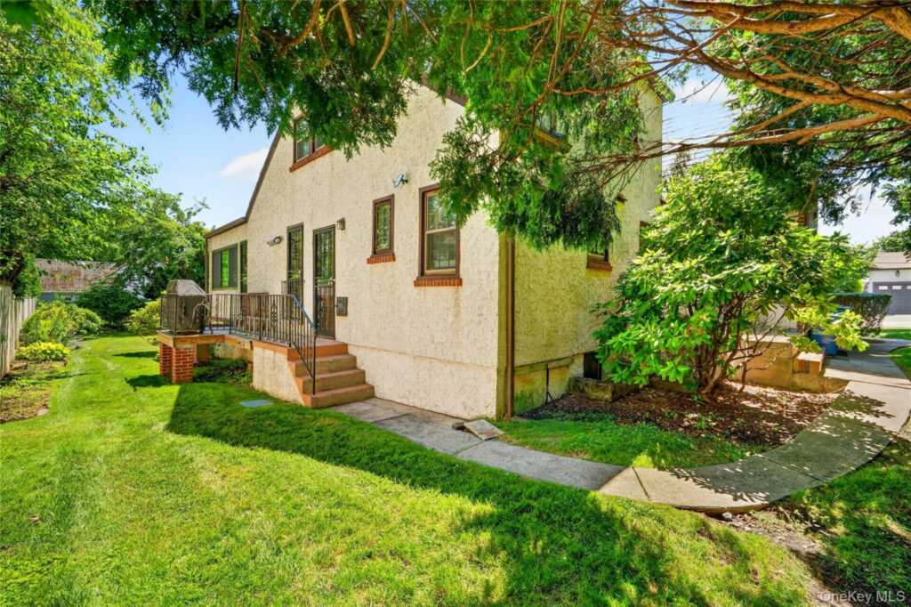 41 Green Place, New Rochelle, NY 10801 - Photo 47 of 50