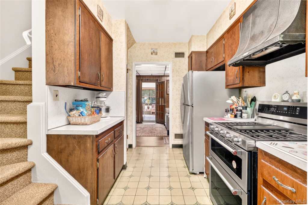 41 Green Place, New Rochelle, NY 10801 - Photo 6 of 50