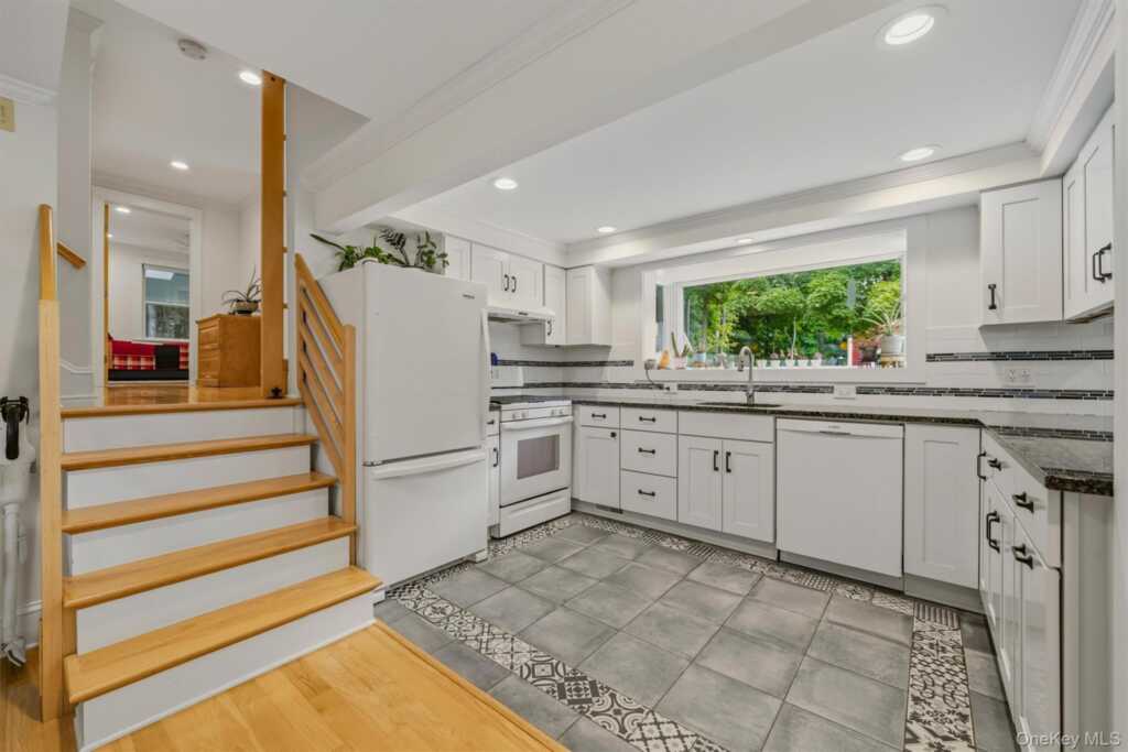 324 Haverstraw Road, Suffern, NY 10901 - Photo 12 of 50