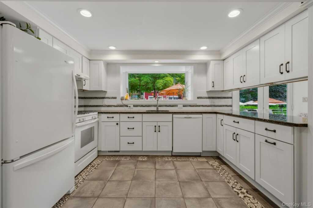 324 Haverstraw Road, Suffern, NY 10901 - Photo 13 of 50