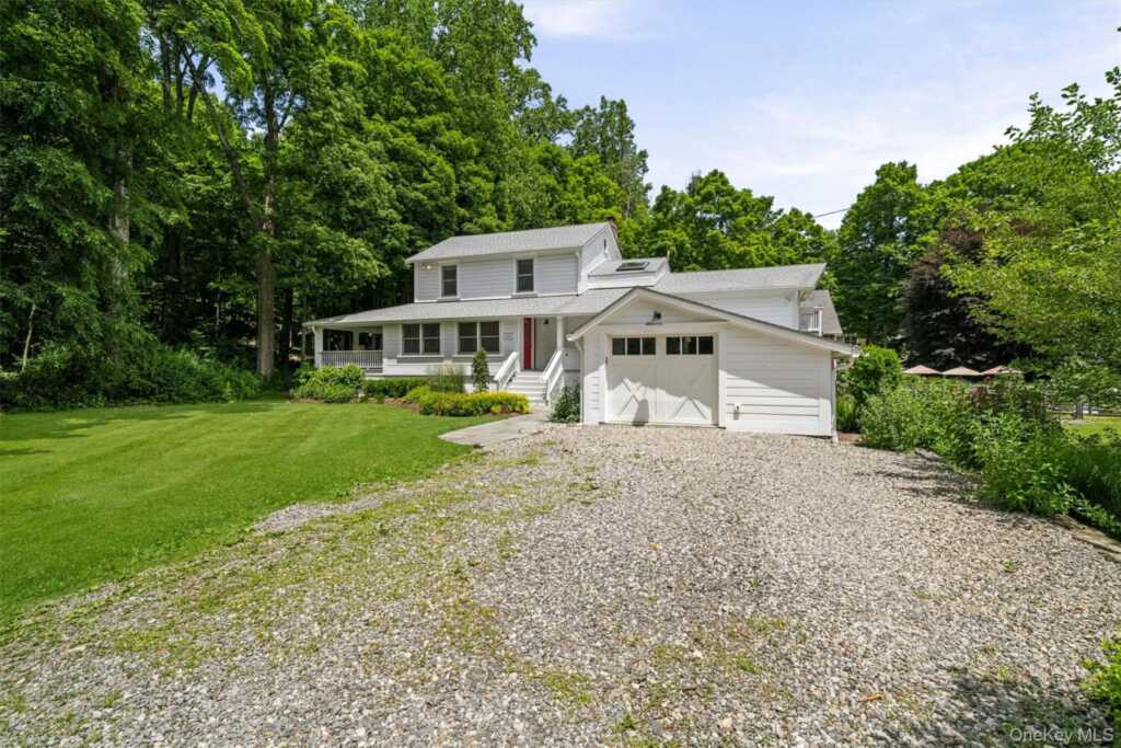 324 Haverstraw Road, Suffern, NY 10901 - Photo 3 of 50