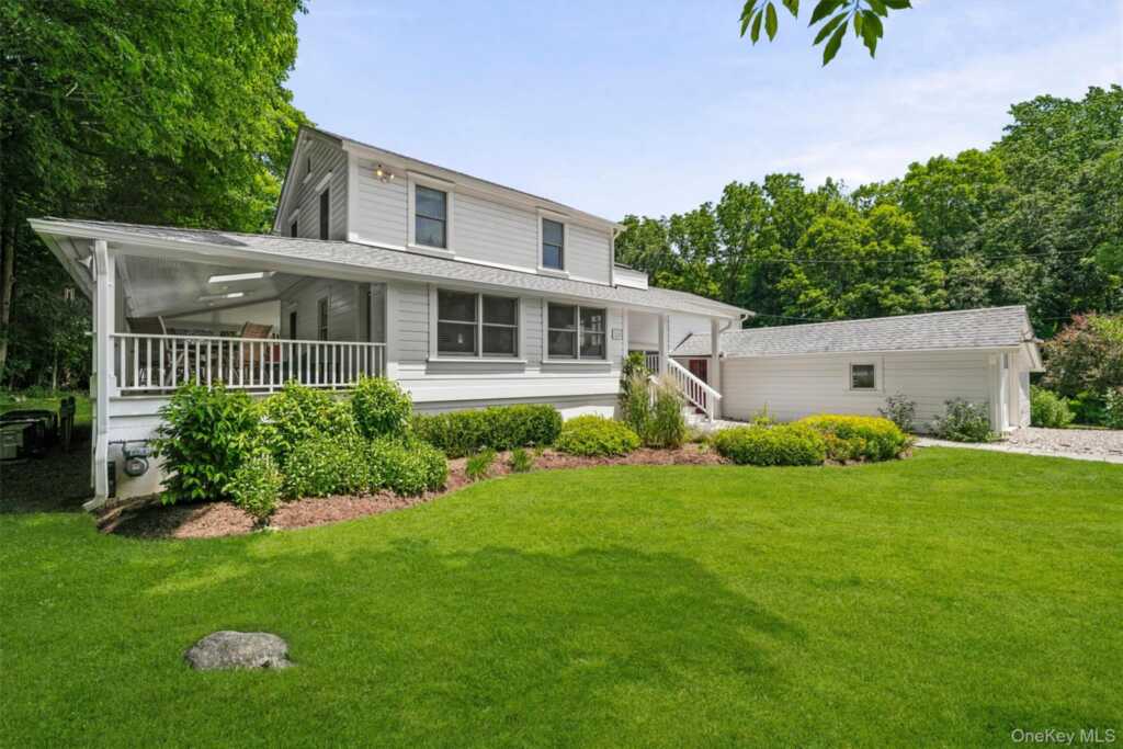 324 Haverstraw Road, Suffern, NY 10901 - Photo 4 of 50