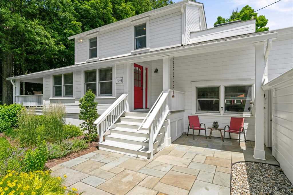 324 Haverstraw Road, Suffern, NY 10901 - Photo 5 of 50