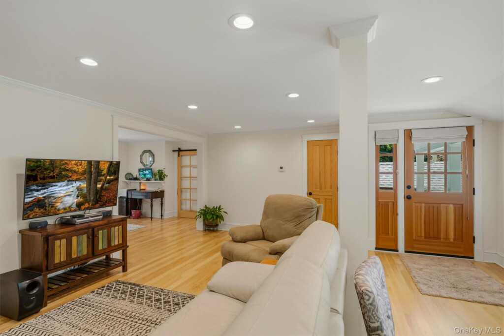 324 Haverstraw Road, Suffern, NY 10901 - Photo 6 of 50