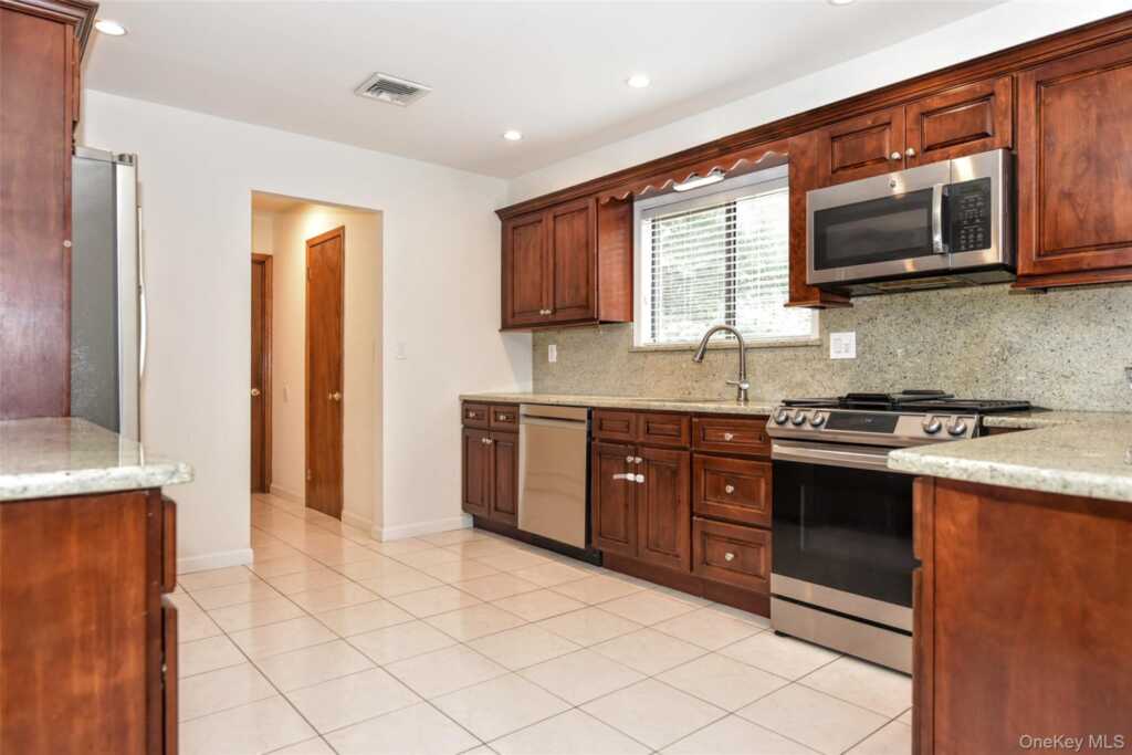 19 Church Road, Suffern, NY 10901 - Photo 12 of 40