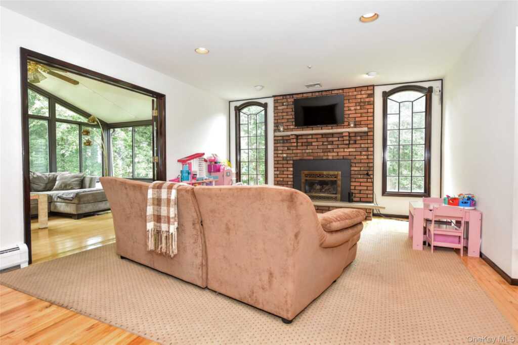 19 Church Road, Suffern, NY 10901 - Photo 8 of 40