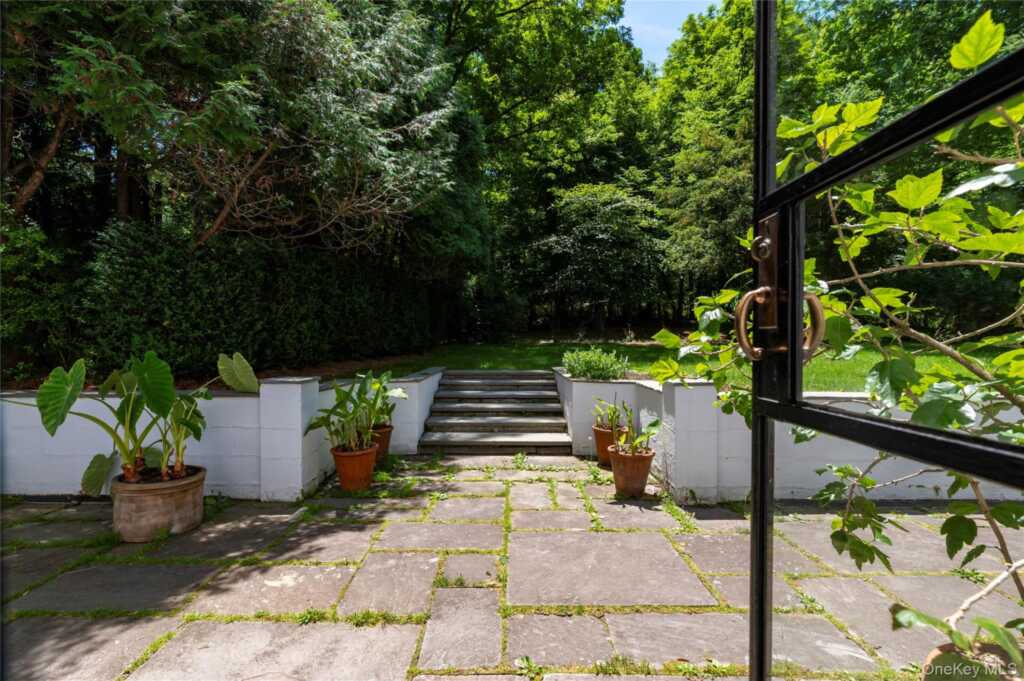 164 S Mountain Road, New City, NY 10956 - Photo 10 of 49
