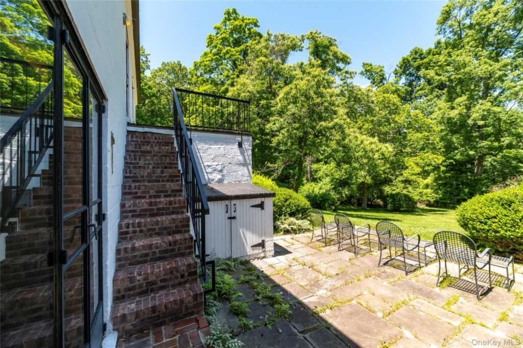 164 S Mountain Road, New City, NY 10956 - Photo 11 of 49