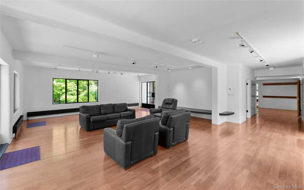 164 S Mountain Road, New City, NY 10956 - Photo 37 of 49