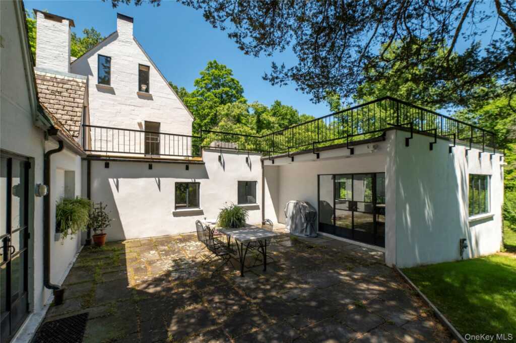 164 S Mountain Road, New City, NY 10956 - Photo 4 of 49