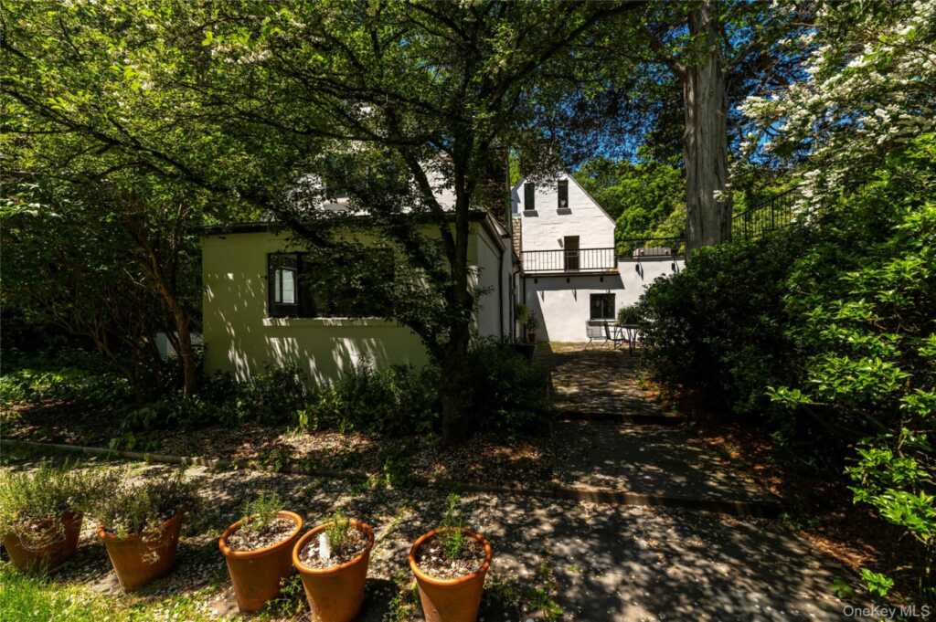 164 S Mountain Road, New City, NY 10956 - Photo 8 of 49