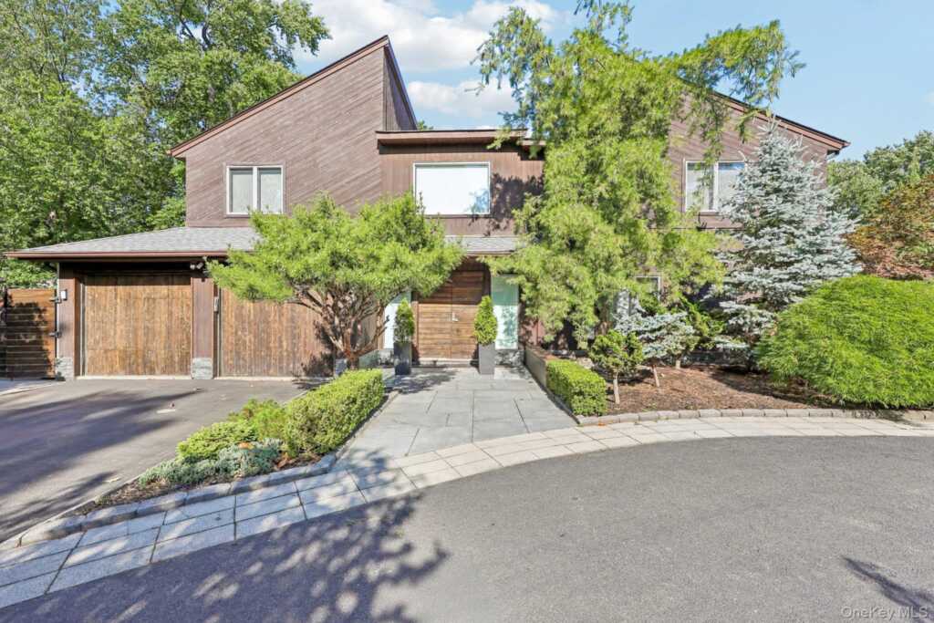 108 Bellows Lane, New City, NY 10956
