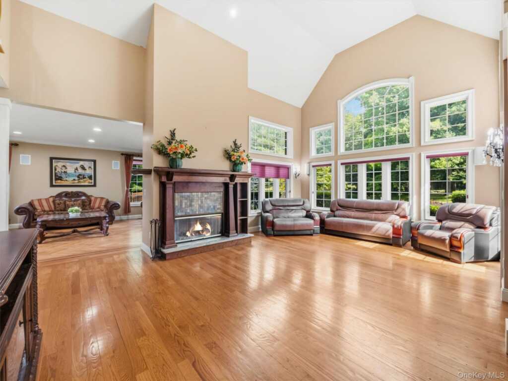 637 S Mountain Road, New City, NY 10956 - Photo 11 of 50