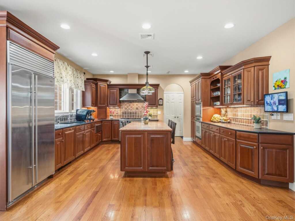 637 S Mountain Road, New City, NY 10956 - Photo 15 of 50