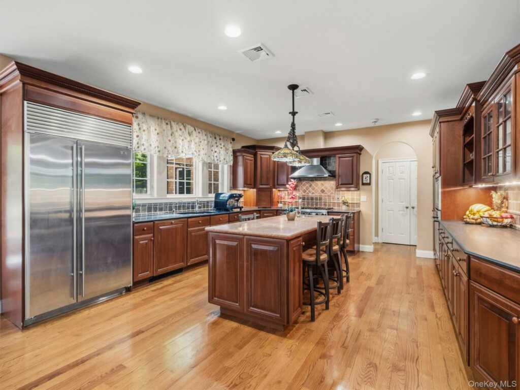 637 S Mountain Road, New City, NY 10956 - Photo 16 of 50