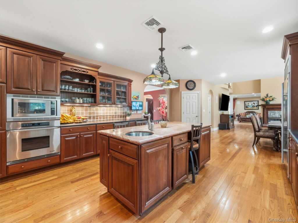 637 S Mountain Road, New City, NY 10956 - Photo 18 of 50