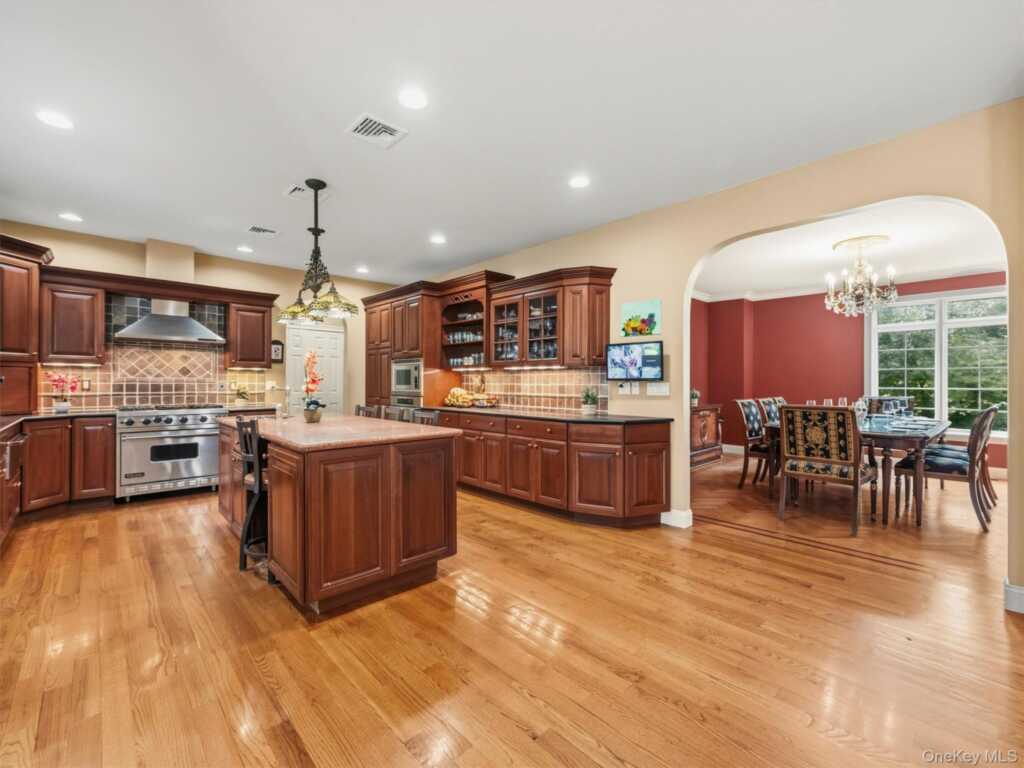 637 S Mountain Road, New City, NY 10956 - Photo 19 of 50