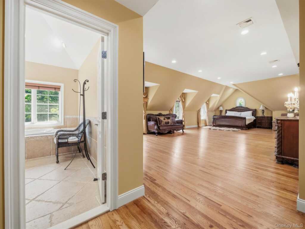 637 S Mountain Road, New City, NY 10956 - Photo 24 of 50