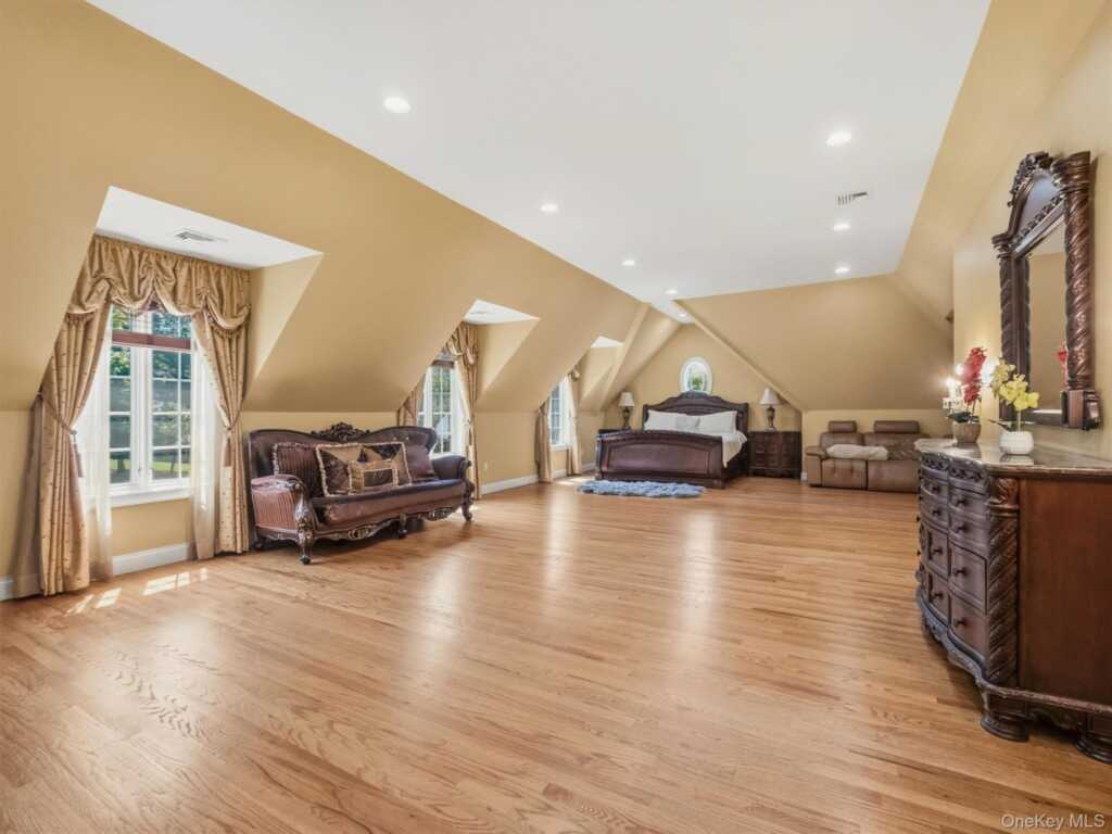 637 S Mountain Road, New City, NY 10956 - Photo 25 of 50