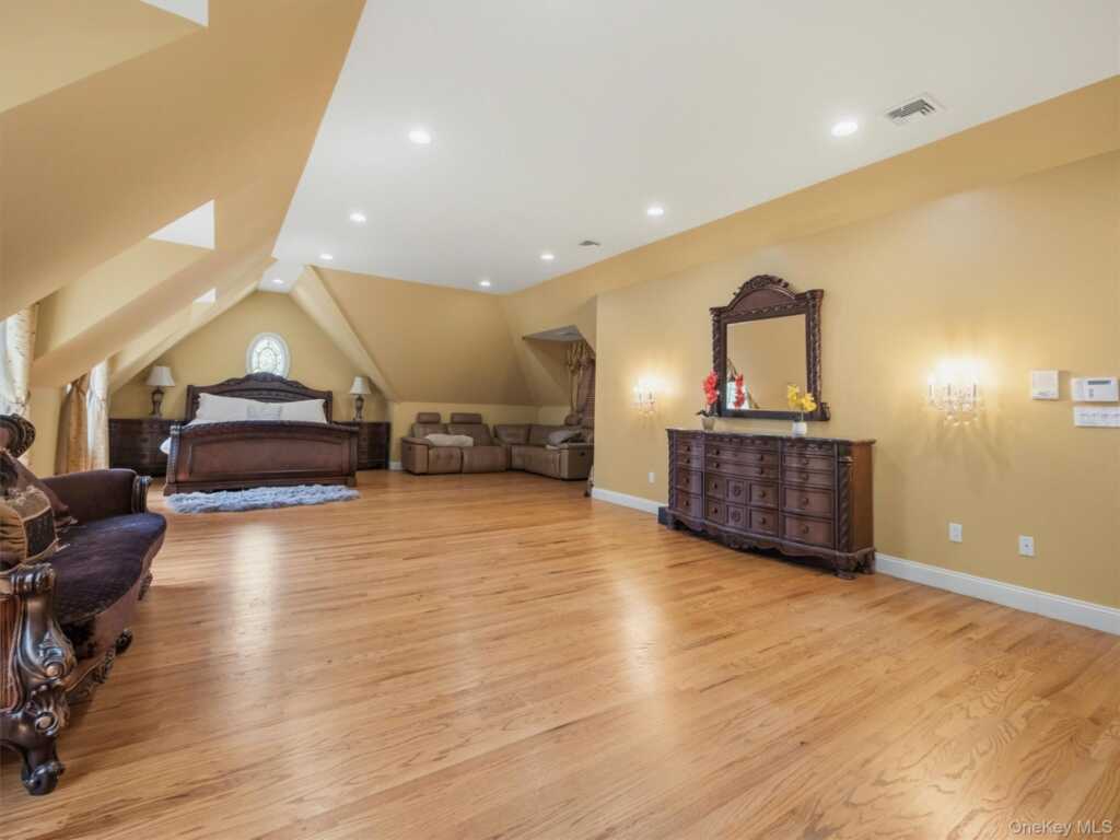 637 S Mountain Road, New City, NY 10956 - Photo 26 of 50