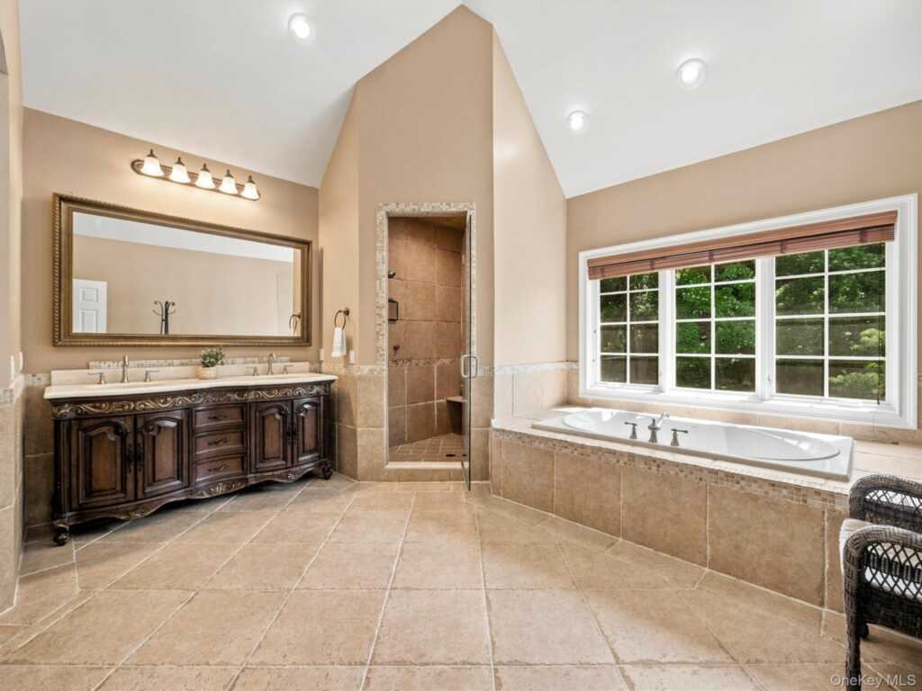 637 S Mountain Road, New City, NY 10956 - Photo 28 of 50
