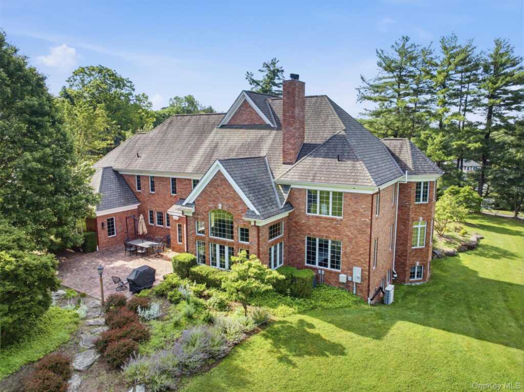 637 S Mountain Road, New City, NY 10956 - Photo 3 of 50