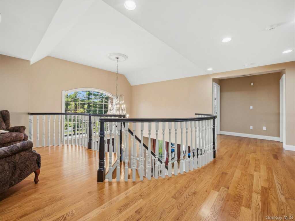637 S Mountain Road, New City, NY 10956 - Photo 30 of 50