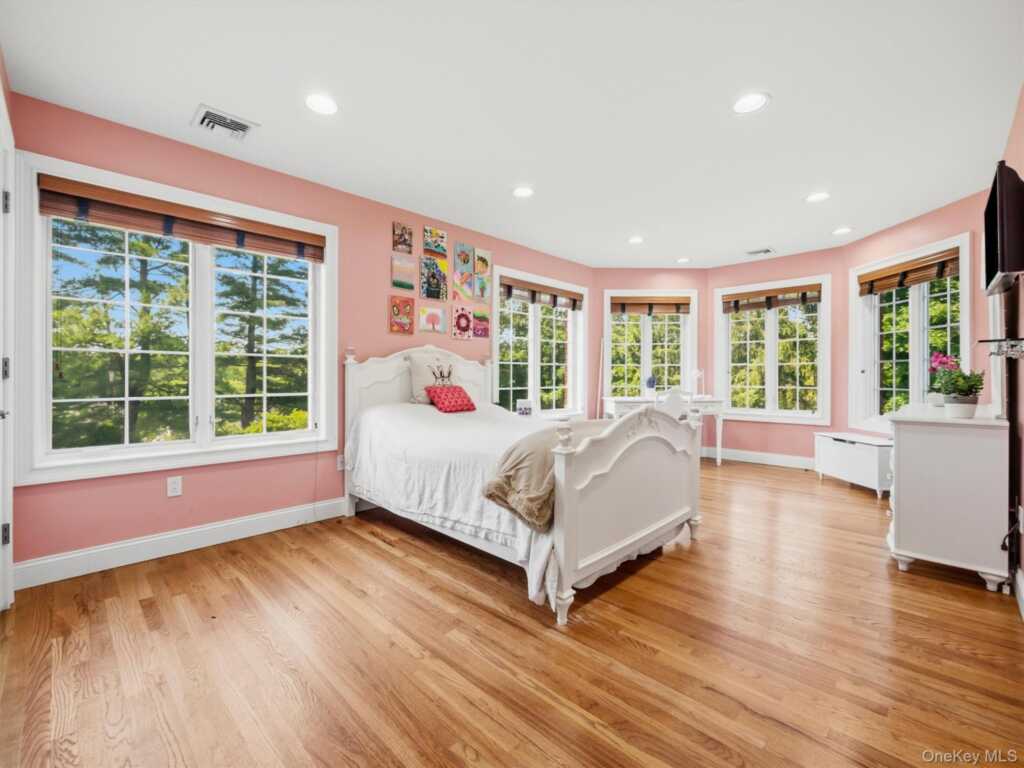 637 S Mountain Road, New City, NY 10956 - Photo 31 of 50