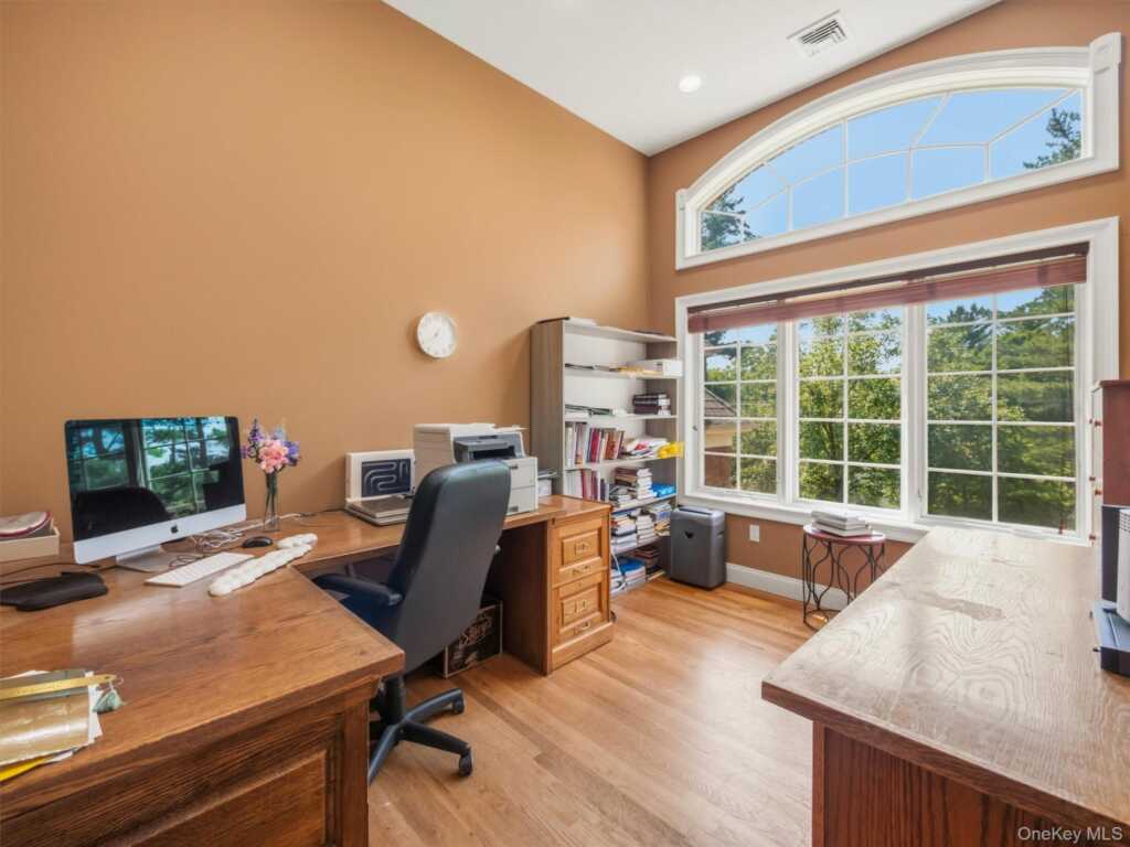 637 S Mountain Road, New City, NY 10956 - Photo 36 of 50