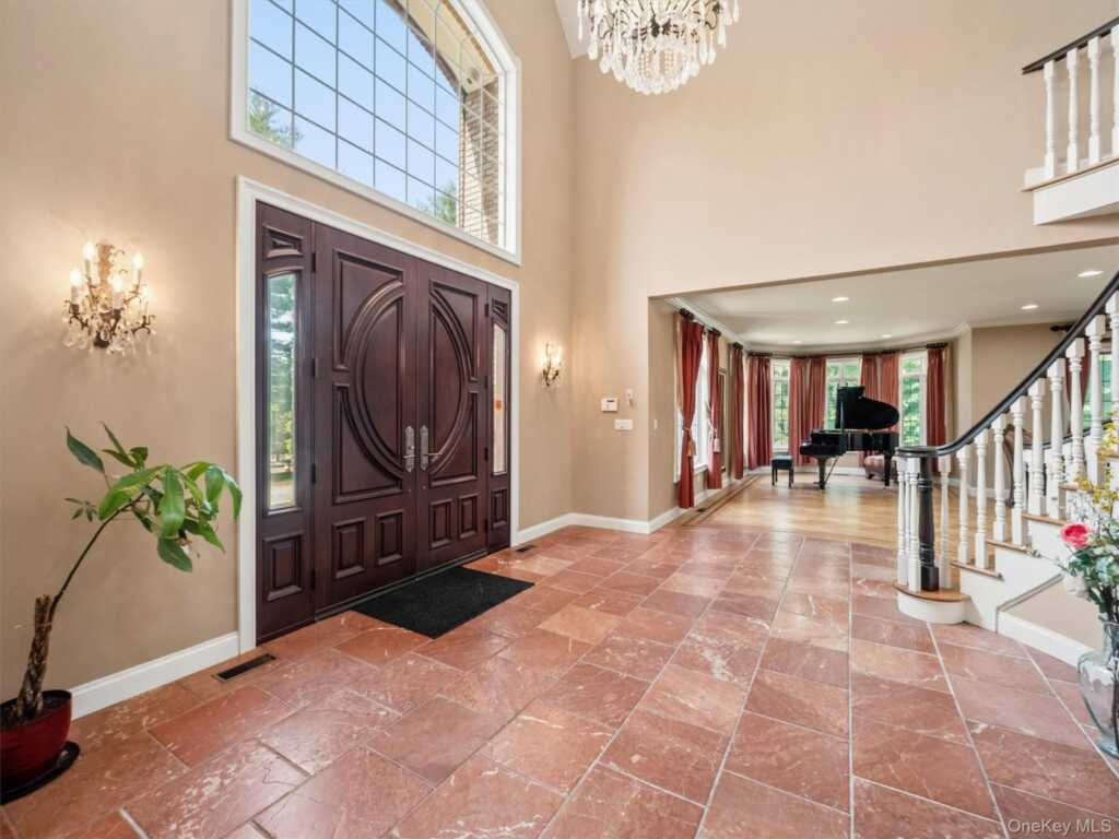 637 S Mountain Road, New City, NY 10956 - Photo 7 of 50