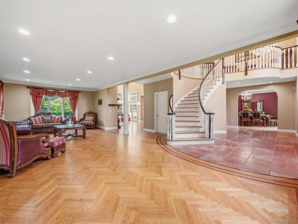 637 S Mountain Road, New City, NY 10956 - Photo 8 of 50