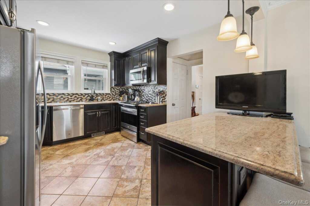 12 Clark Place, Rye, NY 10573 - Photo 10 of 24
