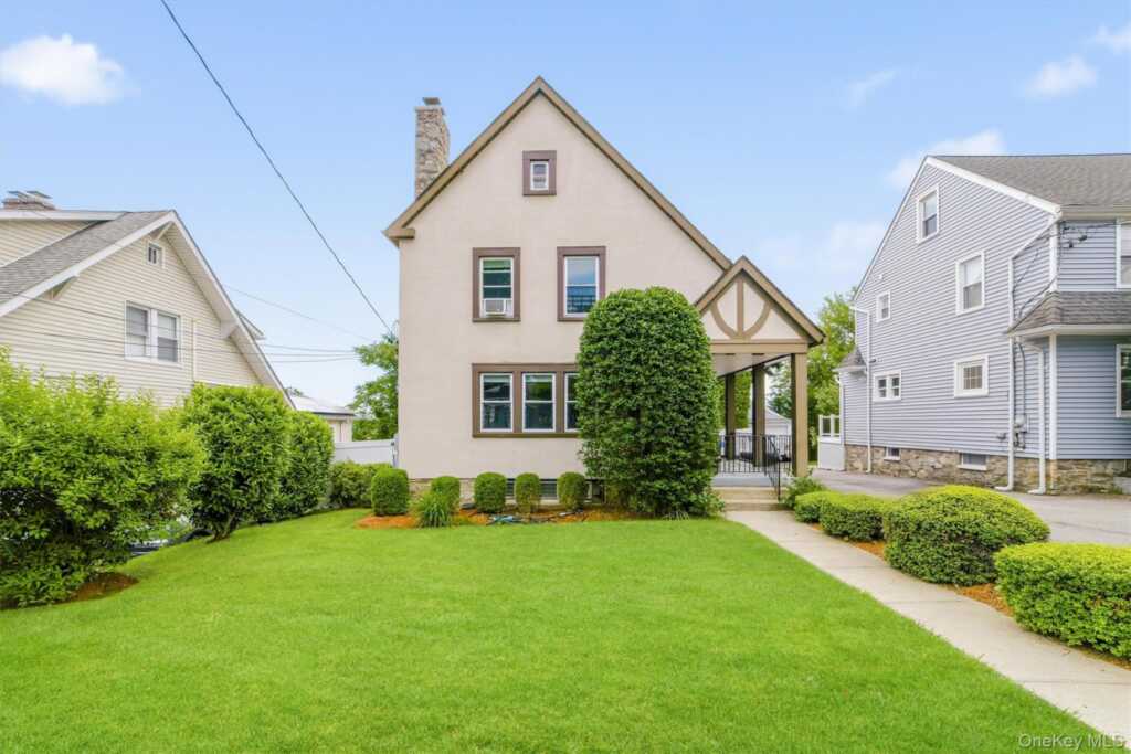 51 Clark Place, Rye, NY 10573 - Photo 3 of 50