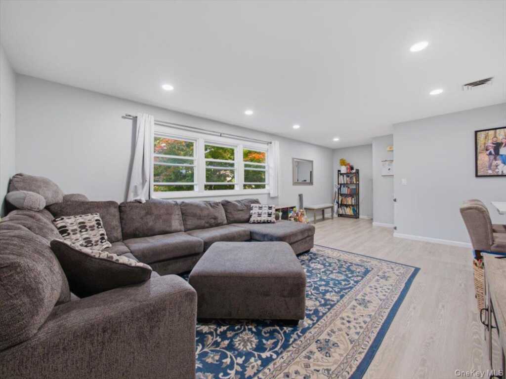 784 Brookridge Drive, Valley Cottage, NY 10989 - Photo 6 of 27