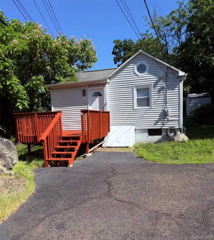 18 Orange Avenue, Suffern, NY 10901