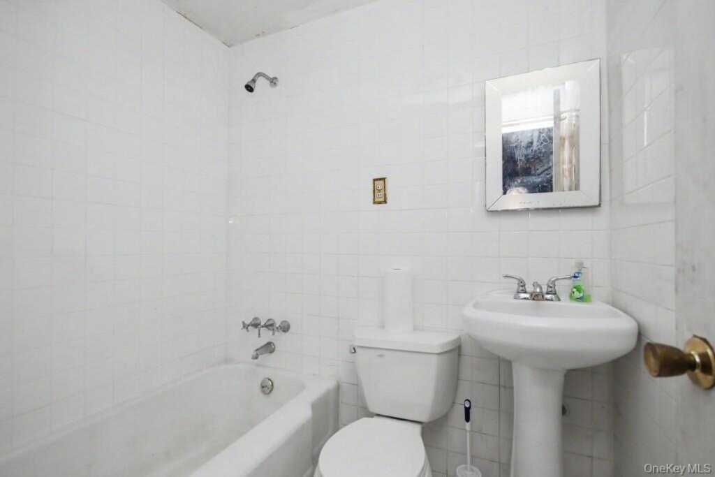 280 W Post Road, White Plains, NY 10606 - Photo 18 of 21