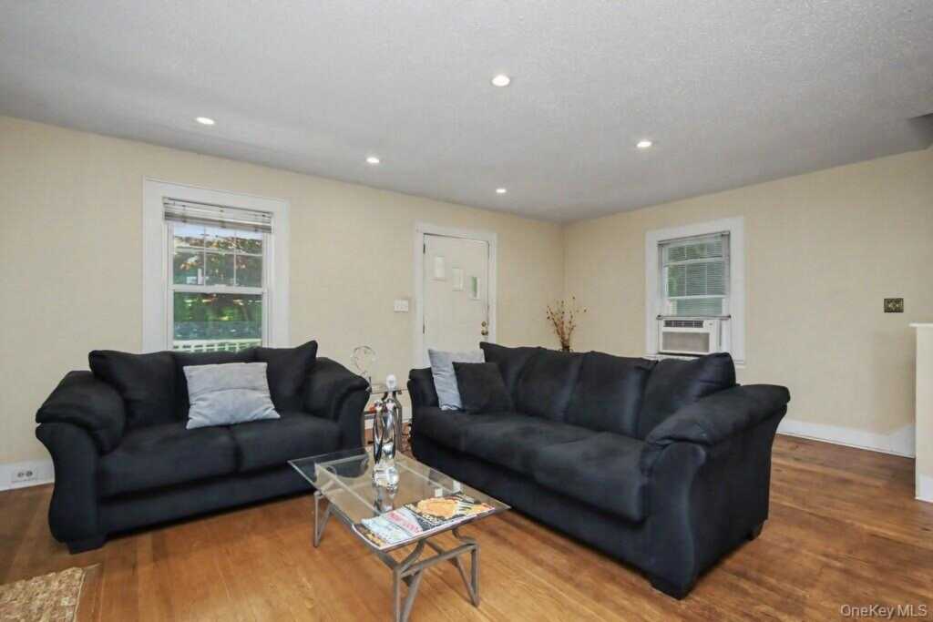 280 W Post Road, White Plains, NY 10606 - Photo 4 of 21