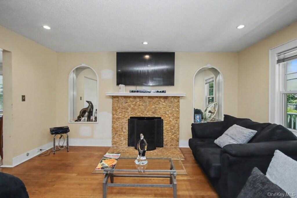 280 W Post Road, White Plains, NY 10606 - Photo 5 of 21