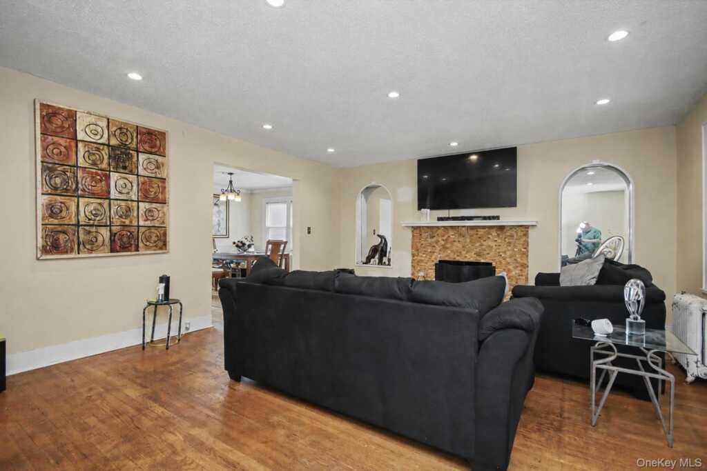 280 W Post Road, White Plains, NY 10606 - Photo 6 of 21