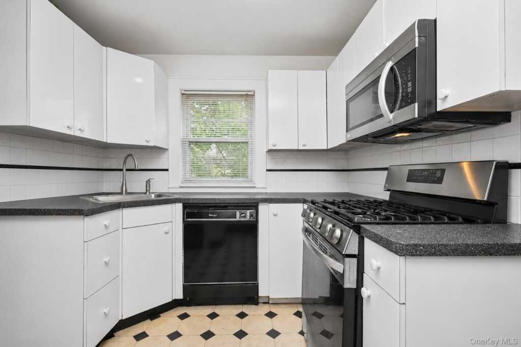 280 W Post Road, White Plains, NY 10606 - Photo 7 of 21